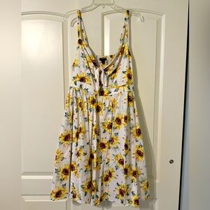 NWT Torrid sundress with cute sunflower print, size 1